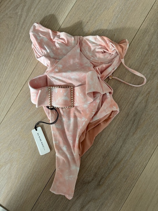 WeWoreWhat Other - WeWoreWhat Danielle One-Piece Swimsuit with Pearl Buckle Abstract Marble